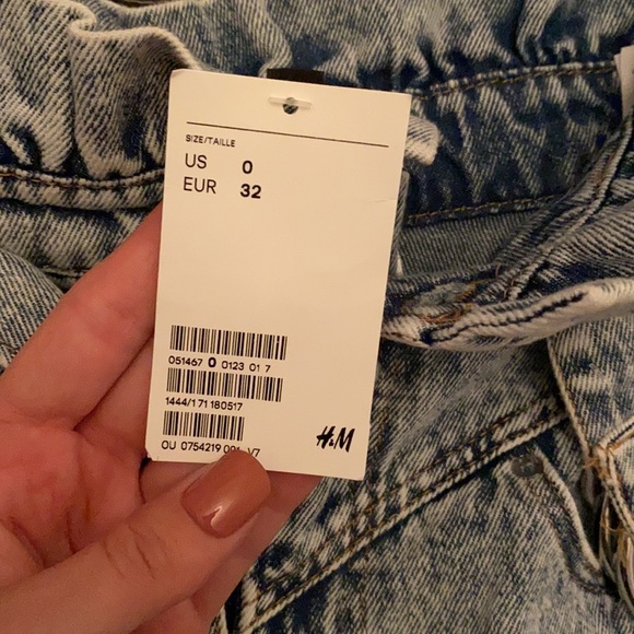 Divided H and M denim high waisted skirt - Picture 2 of 3
